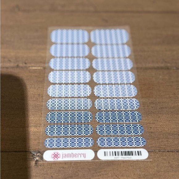 💸CLEARANCE 4 for $15💸 NAIL WRAPS- 3 Sets/ 16 Manis or Pedis - Picture 6 of 6